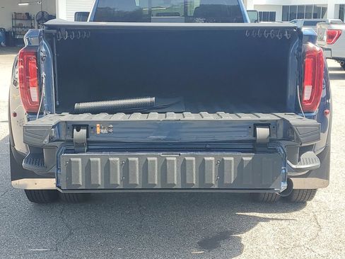 Used 2022 GMC Sierra 3500 Denali w/ Denali Ultimate Package AWD/4WD image 11