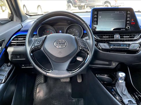 Used 2022 Toyota C-HR XLE image 5