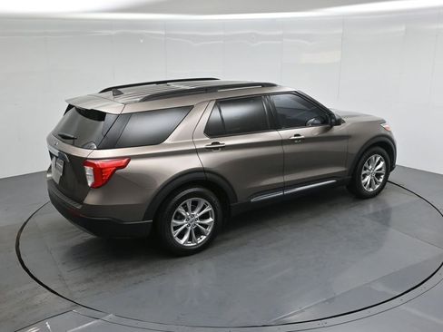 Certified 2021 Ford Explorer XLT w/ Equipment Group 202A RWD image 38