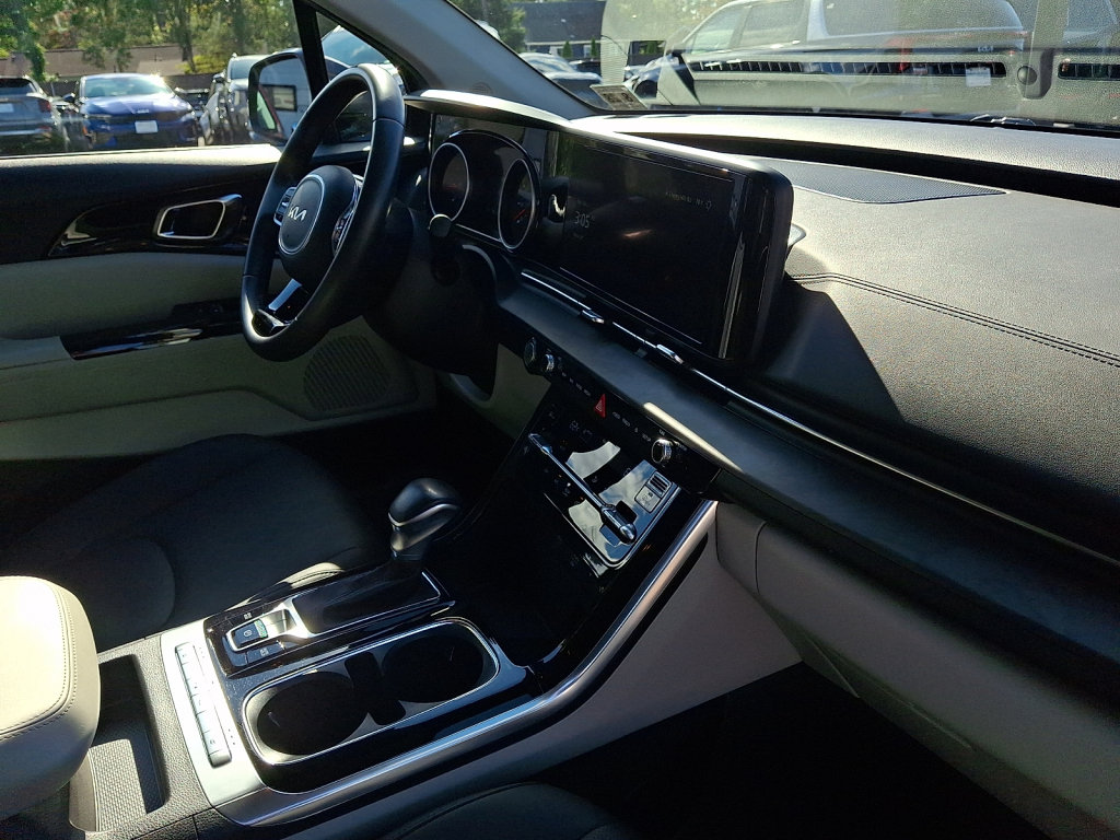 Used 2024 Kia Carnival EX FWD image 14