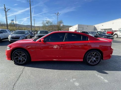 Used 2019 Dodge Charger R/T w/ Navigation & Travel Group image 2