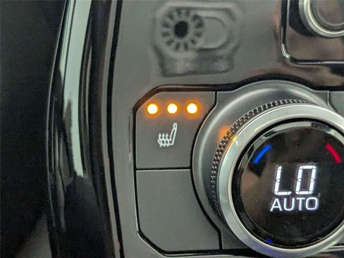 Used 2021 Toyota Highlander XLE image 24