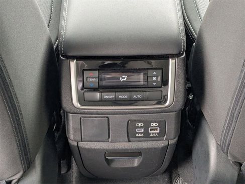 Used 2025 Subaru Ascent Premium image 28