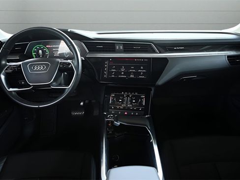 Used 2024 Audi Q8 e-tron Premium image 33