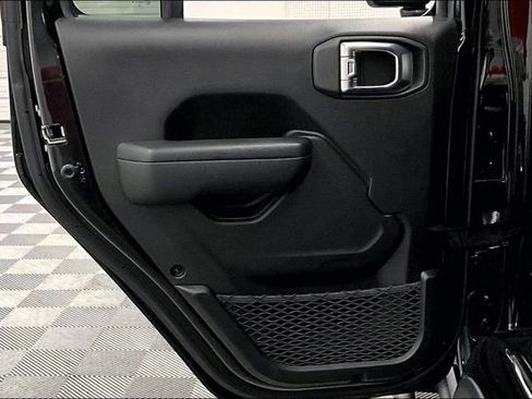 Used 2023 Jeep Wrangler Rubicon w/ Cold Weather Group image 19