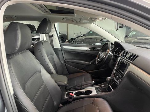 Used 2019 Volkswagen Passat 2.0T Wolfsburg w/ Wheels & Sunroof Package image 28