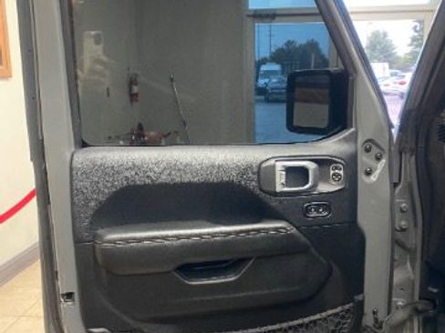 Used 2019 Jeep Wrangler Unlimited Sahara w/ Quick Order Package 24M Moab image 18