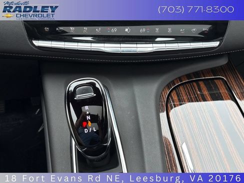 Used 2023 Cadillac Escalade Premium Luxury AWD/4WD image 21