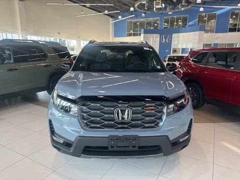Used 2025 Honda Passport TrailSport image 3