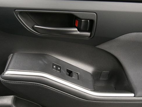 Certified 2024 Toyota Corolla Cross LE image 30