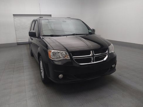 Used 2019 Dodge Grand Caravan SXT FWD image 14