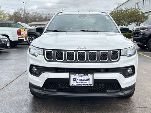 Used 2023 Jeep Compass Latitude AWD/4WD image 2