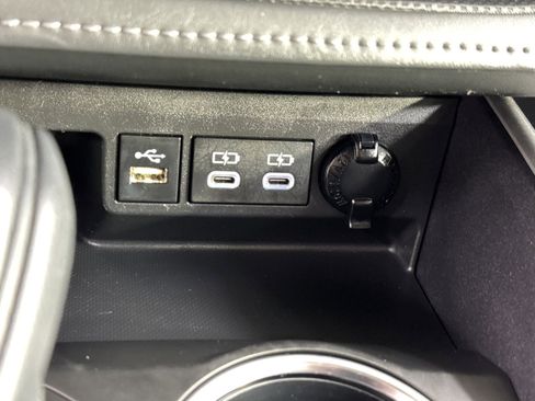 Used 2023 Toyota Highlander L image 37