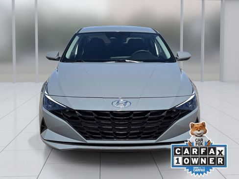 Used 2022 Hyundai Elantra SEL FWD image 9