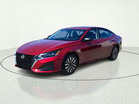 Used 2025 Nissan Altima 2.5 SV FWD image 3