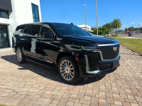 Used 2023 Cadillac Escalade ESV Premium Luxury image 8