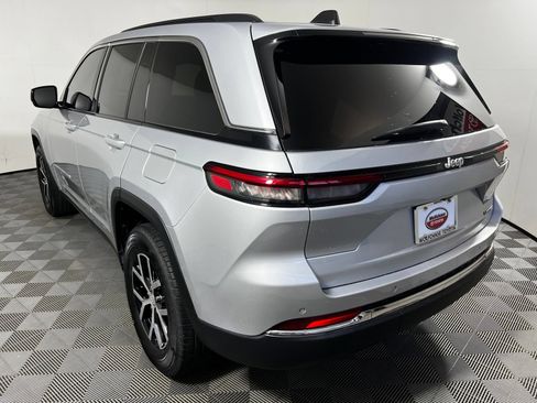 Used 2024 Jeep Grand Cherokee Limited RWD image 7