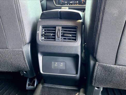 Used 2026 Nissan Rogue SV FWD image 33