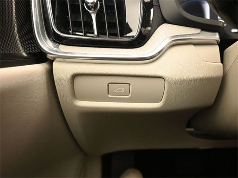 Used 2024 Volvo S60 B5 Ultimate image 28