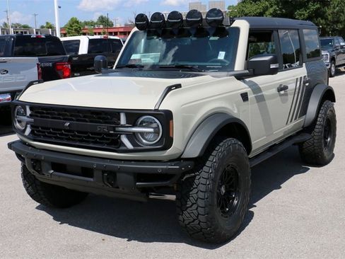 New 2025 Ford Bronco Badlands image 2