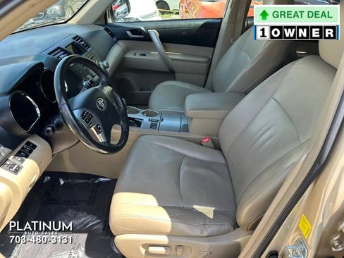 Used 2011 Toyota Highlander SE w/ Tow Pkg AWD/4WD image 12