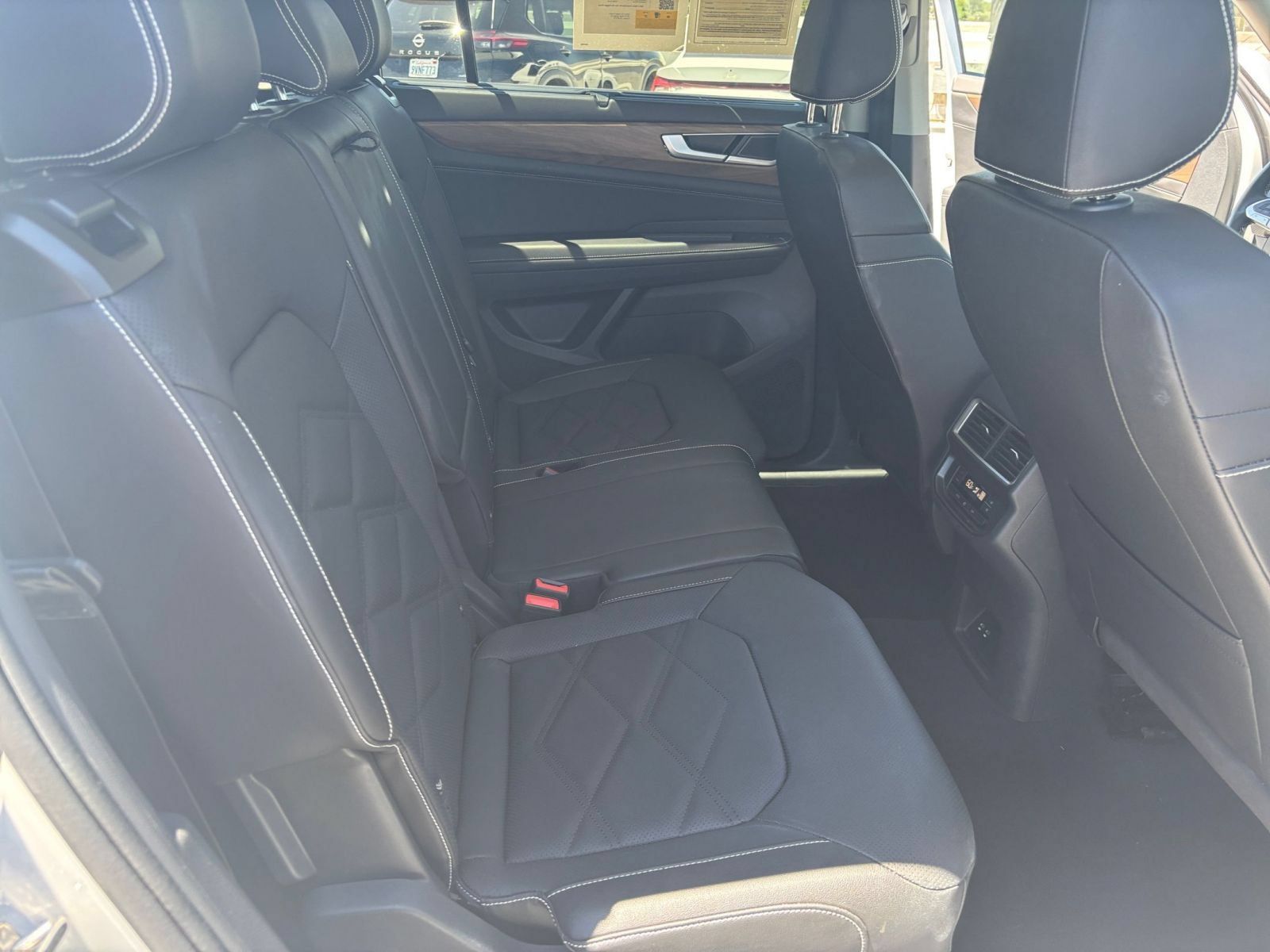 Used 2026 Volkswagen Atlas SE FWD image 27