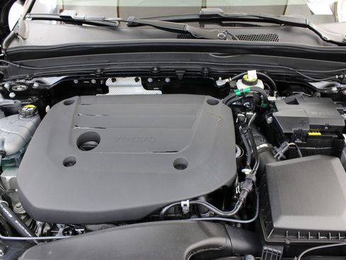 Used 2026 Volvo XC40 B5 Plus AWD/4WD image 35