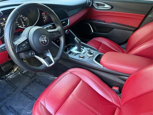 Used 2020 Alfa Romeo Giulia w/ Nero Edizione image 15