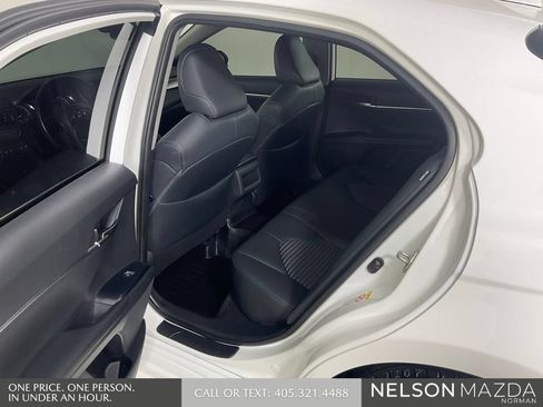 Used 2019 Toyota Camry SE FWD image 13