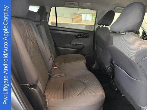 Used 2023 Toyota Highlander LE FWD image 11