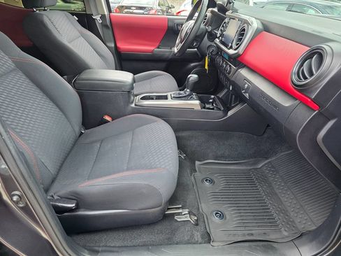 Used 2021 Toyota Tacoma SR5 AWD/4WD image 16