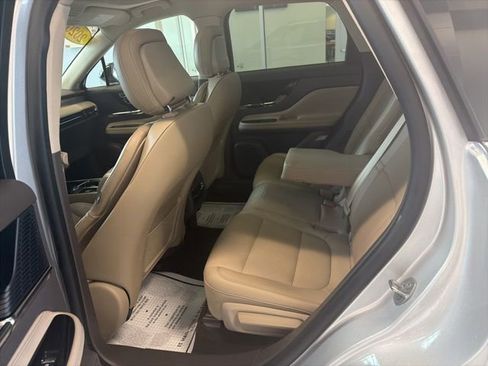 Used 2020 Lincoln Corsair AWD w/ Premium Package image 16