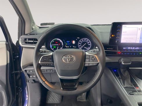 Used 2021 Toyota Sienna Limited w/ Protection Package (TMS) image 12