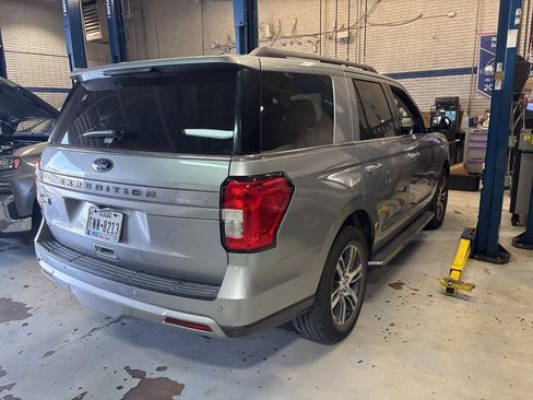 Used 2022 Ford Expedition XLT image 9