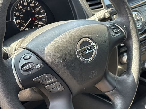 Used 2020 Nissan Pathfinder S FWD image 29