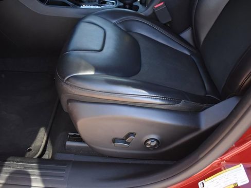 Used 2020 Jeep Cherokee Latitude Plus image 12