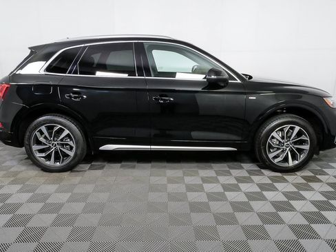 Used 2023 Audi Q5 2.0T Premium w/ Convenience Package image 2
