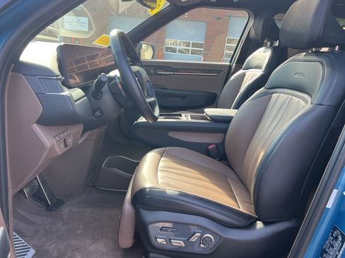 Certified 2024 Kia EV9 GT-Line AWD/4WD image 13