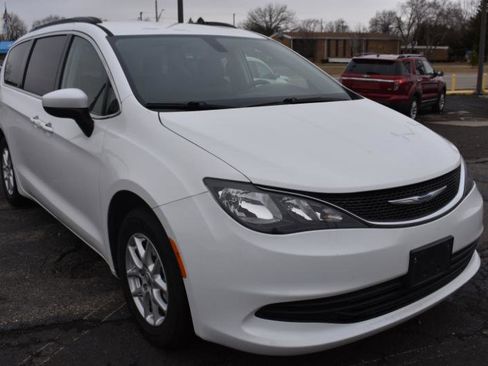 Used 2020 Chrysler Voyager Lxi image 2