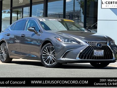 Used 2023 Lexus ES 300h w/ Premium Package