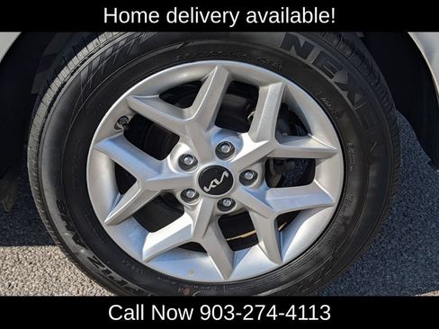 Used 2025 Kia Soul LX w/ LX Technology Package FWD image 11
