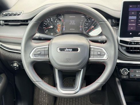 Used 2025 Jeep Compass Trailhawk AWD/4WD image 13