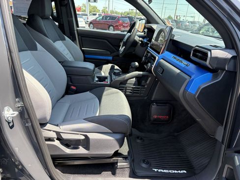 Used 2025 Toyota Tacoma TRD Off-Road AWD/4WD image 19