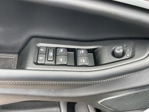 Used 2025 Jeep Grand Cherokee L Limited w/ Black Appearance Package image 24