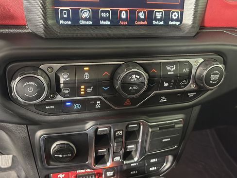Used 2023 Jeep Wrangler Unlimited Rubicon 4xe AWD/4WD image 34