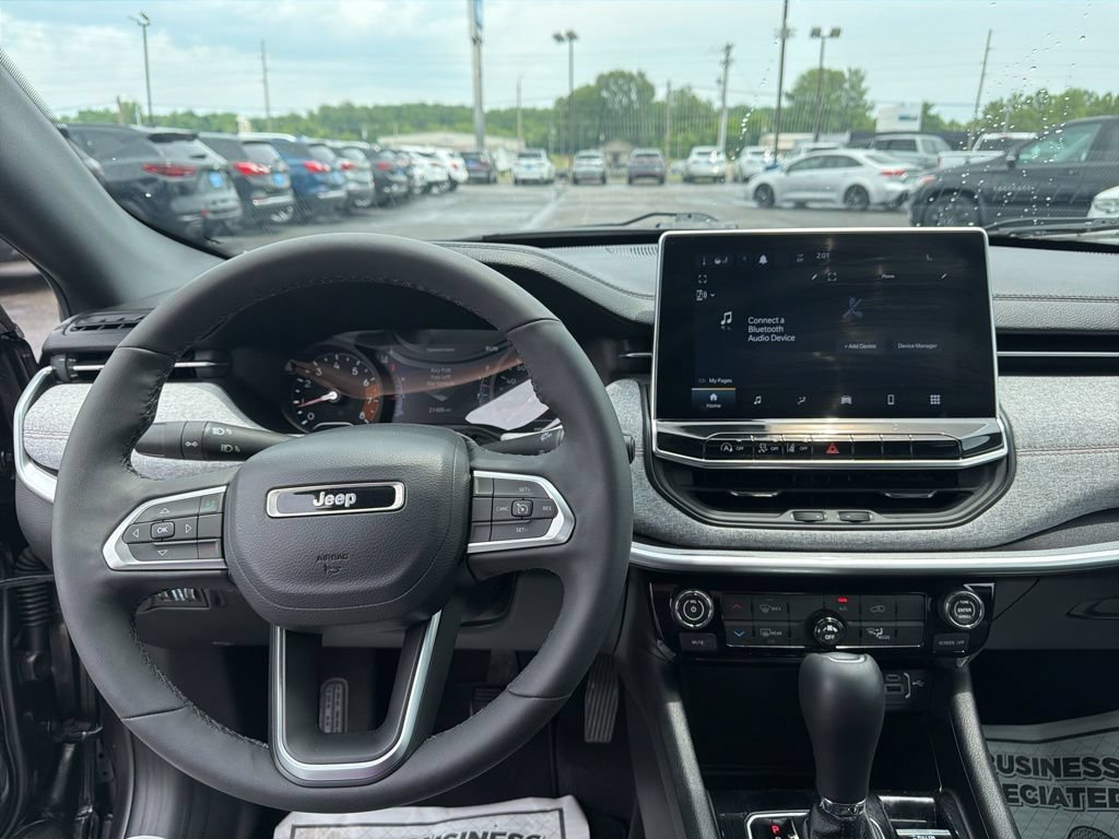 Used 2023 Jeep Compass Latitude AWD/4WD image 20