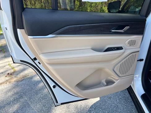 Used 2022 Jeep Grand Cherokee L Limited image 30