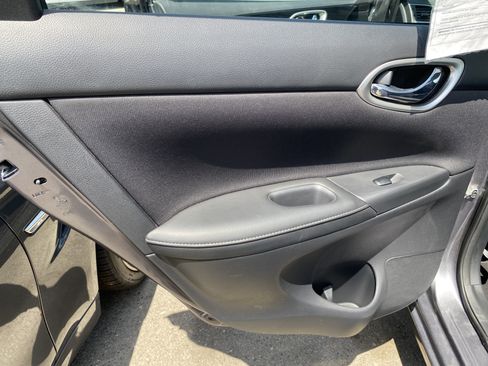 Used 2019 Nissan Sentra SV FWD image 13