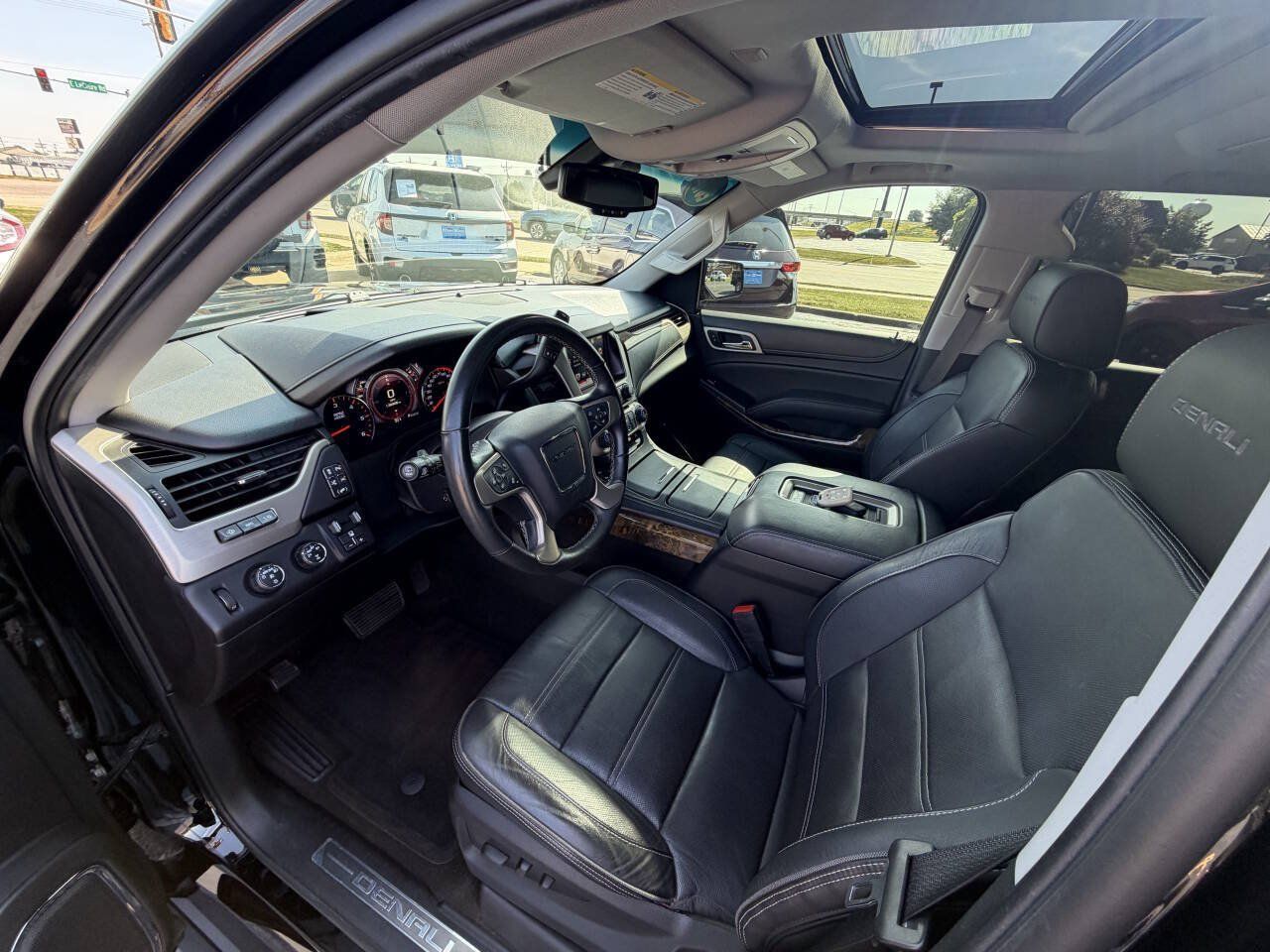 Used 2016 GMC Yukon Denali w/ Open Road Package AWD/4WD image 12
