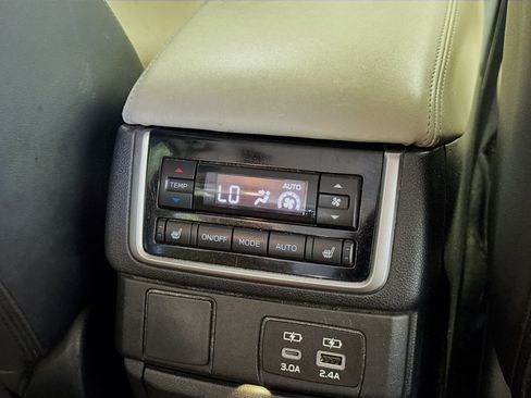 Used 2024 Subaru Ascent Limited AWD/4WD image 16